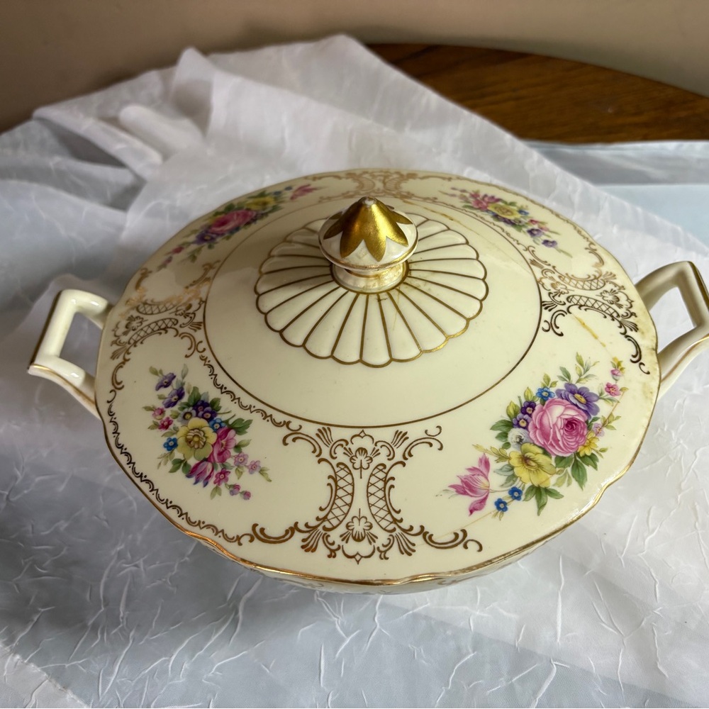 Heinrich & Co. Lady Louise Covered Casserole Dish - Picture 2 of 7